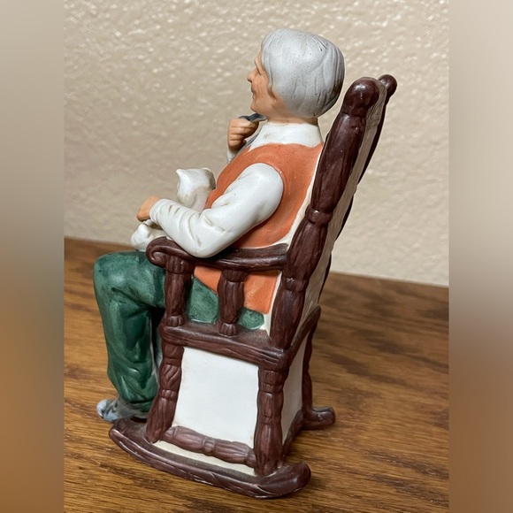Vintage Ceramic Figurine Old Man In A Rocking Chair W/A Dog Pipe Made In Korea - Picture 2 of 11